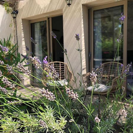 Mas De La Fadeto Bed & Breakfast Les Baux-de-Provence Exterior photo