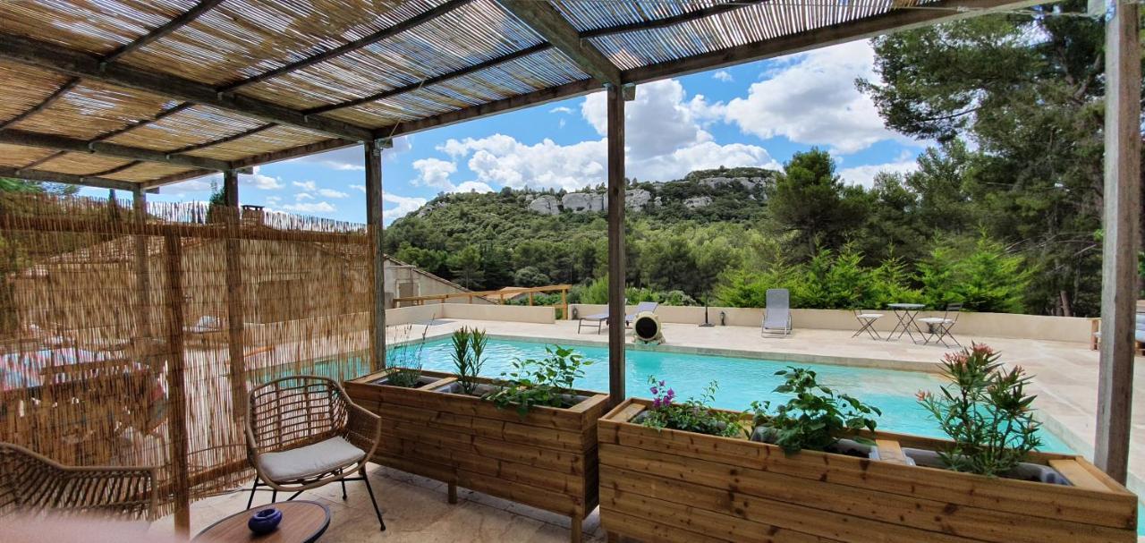 Mas De La Fadeto Bed & Breakfast Les Baux-de-Provence Exterior photo