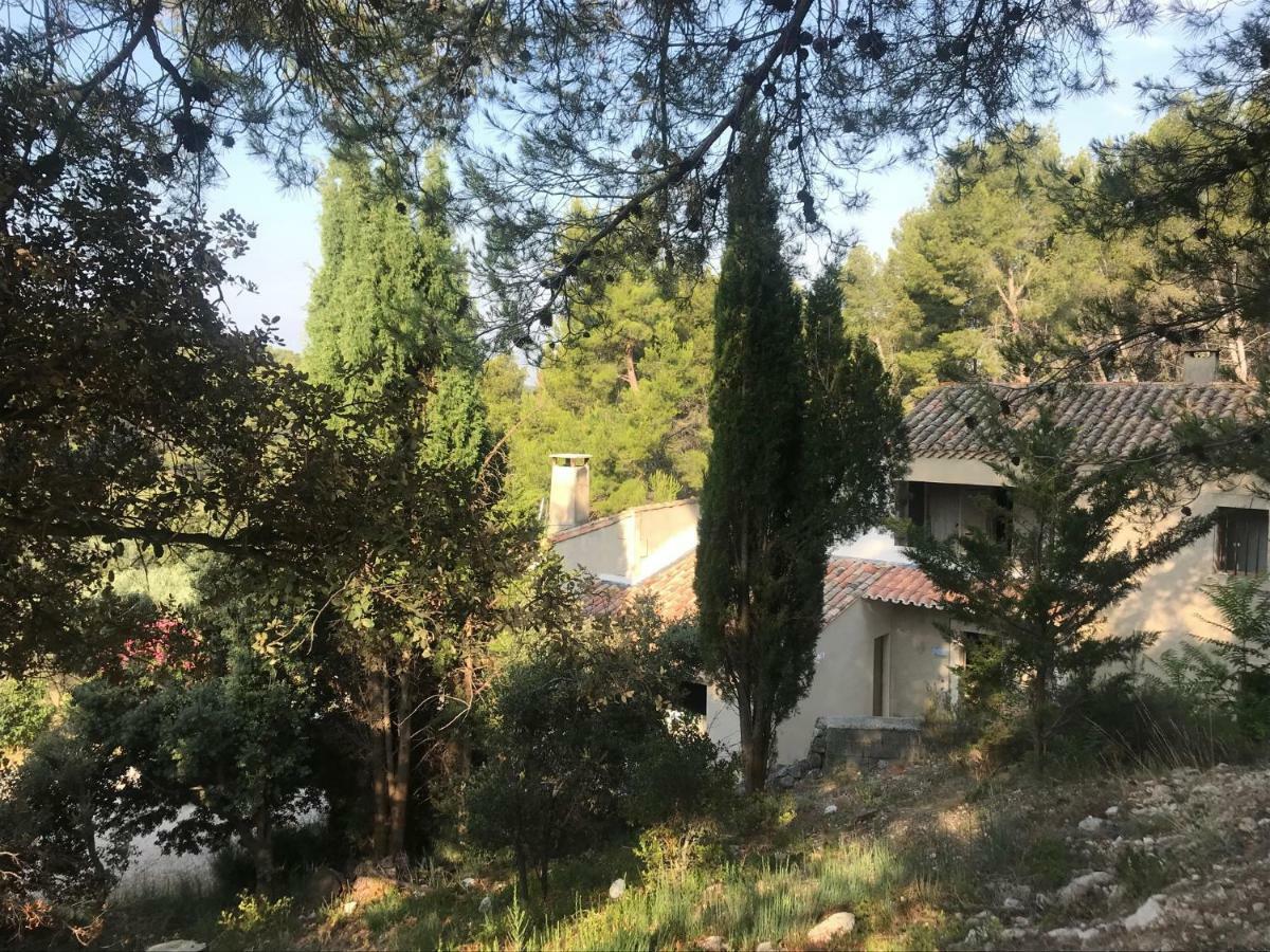 Mas De La Fadeto Bed & Breakfast Les Baux-de-Provence Exterior photo